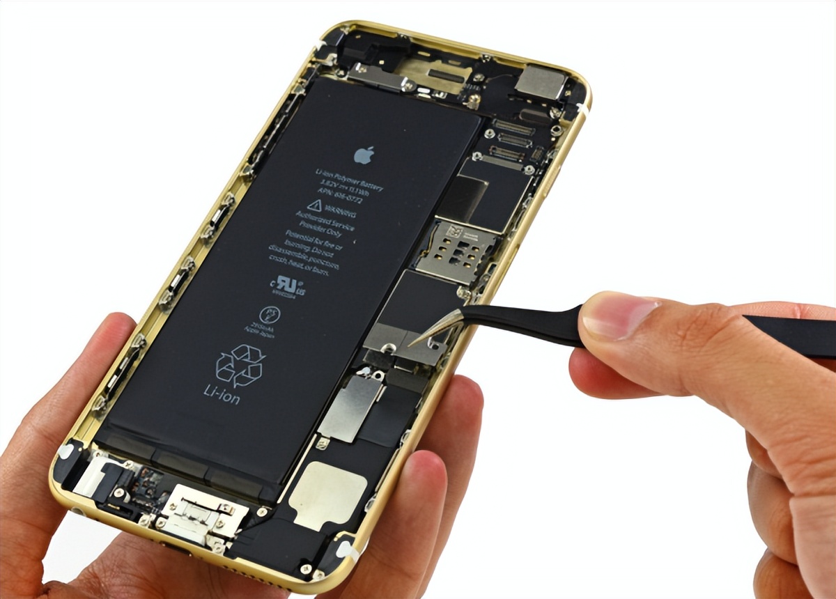 对苹果打击一波接一波,欧盟:可拆卸电池要回归! 对苹果打击一波接一波,欧盟:可拆卸电池要回归!